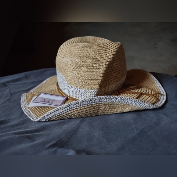 Dpc Accessories - DPC Tan And White 100% Straw Hat/One Size